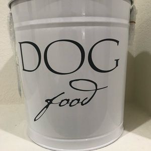 Pet dry food storage